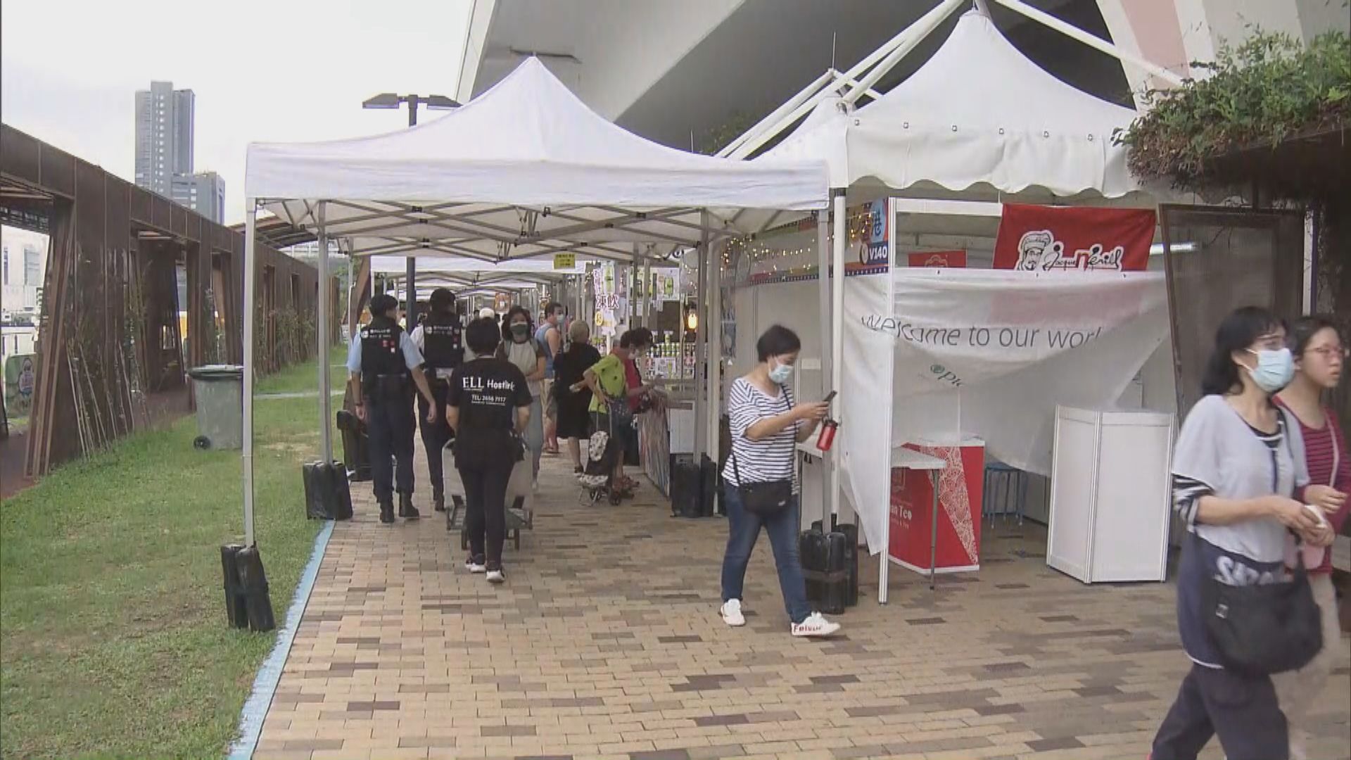 第三場「開心香港」美食市集在觀塘海濱舉行