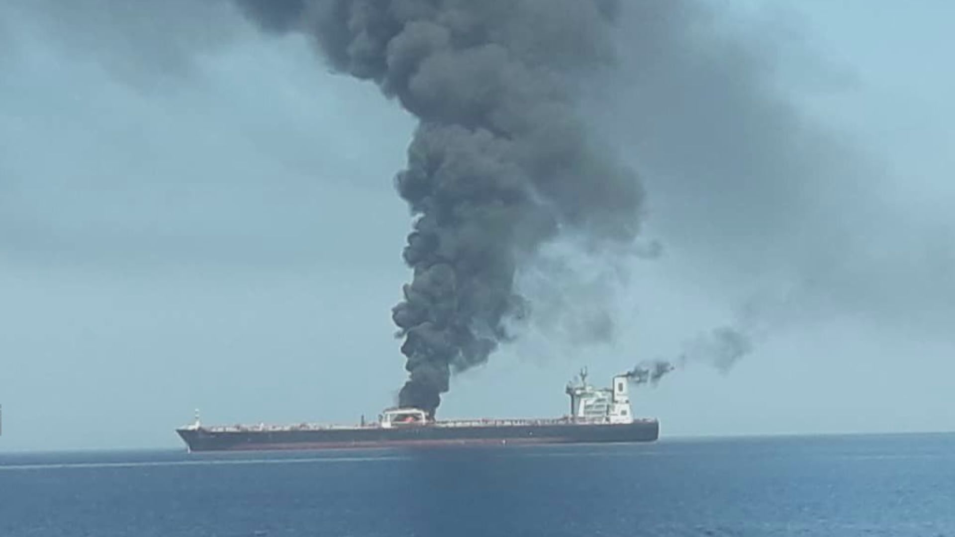 兩艘運油輪疑於阿曼灣遇襲爆炸全部船員獲救