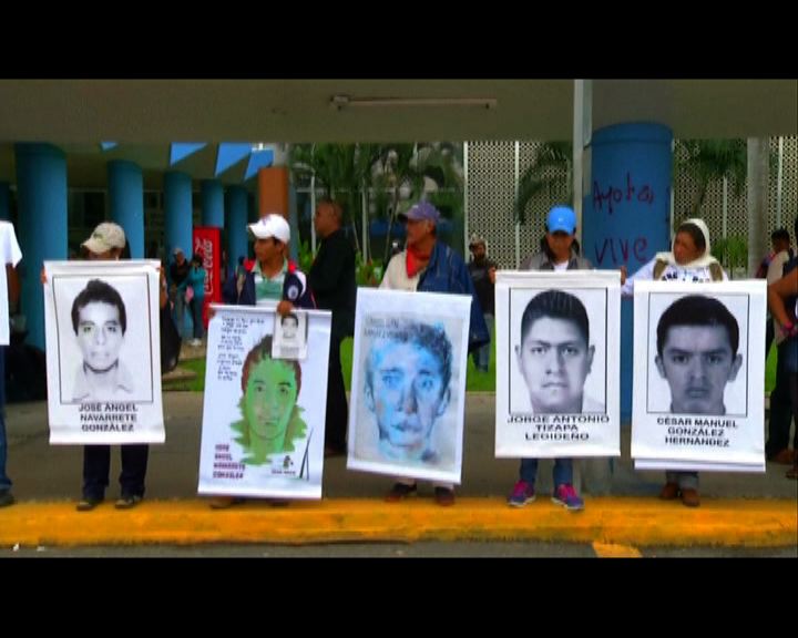 
墨西哥民眾要求查學生集體失蹤與警爆衝突