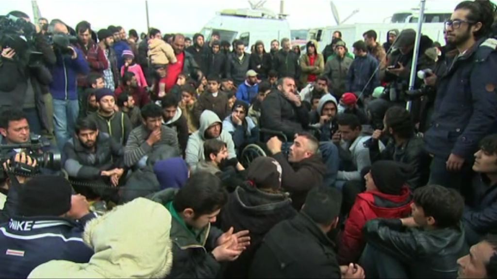 難民在希臘邊境靜坐要求開邊境