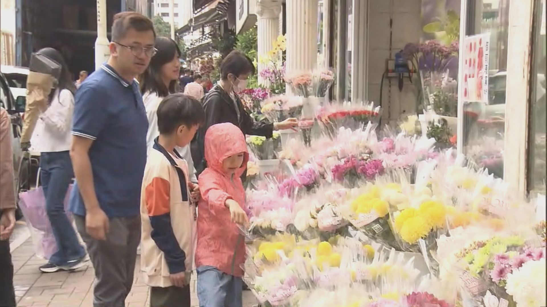 母親節|市民到花墟買花送贈母親 花店不減價促銷改與蛋糕店等合作吸客