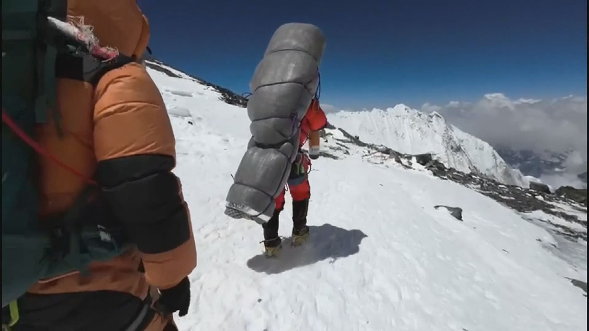 珠峰登山旺季12名登山者遇難 嚮導促收緊攻頂規定