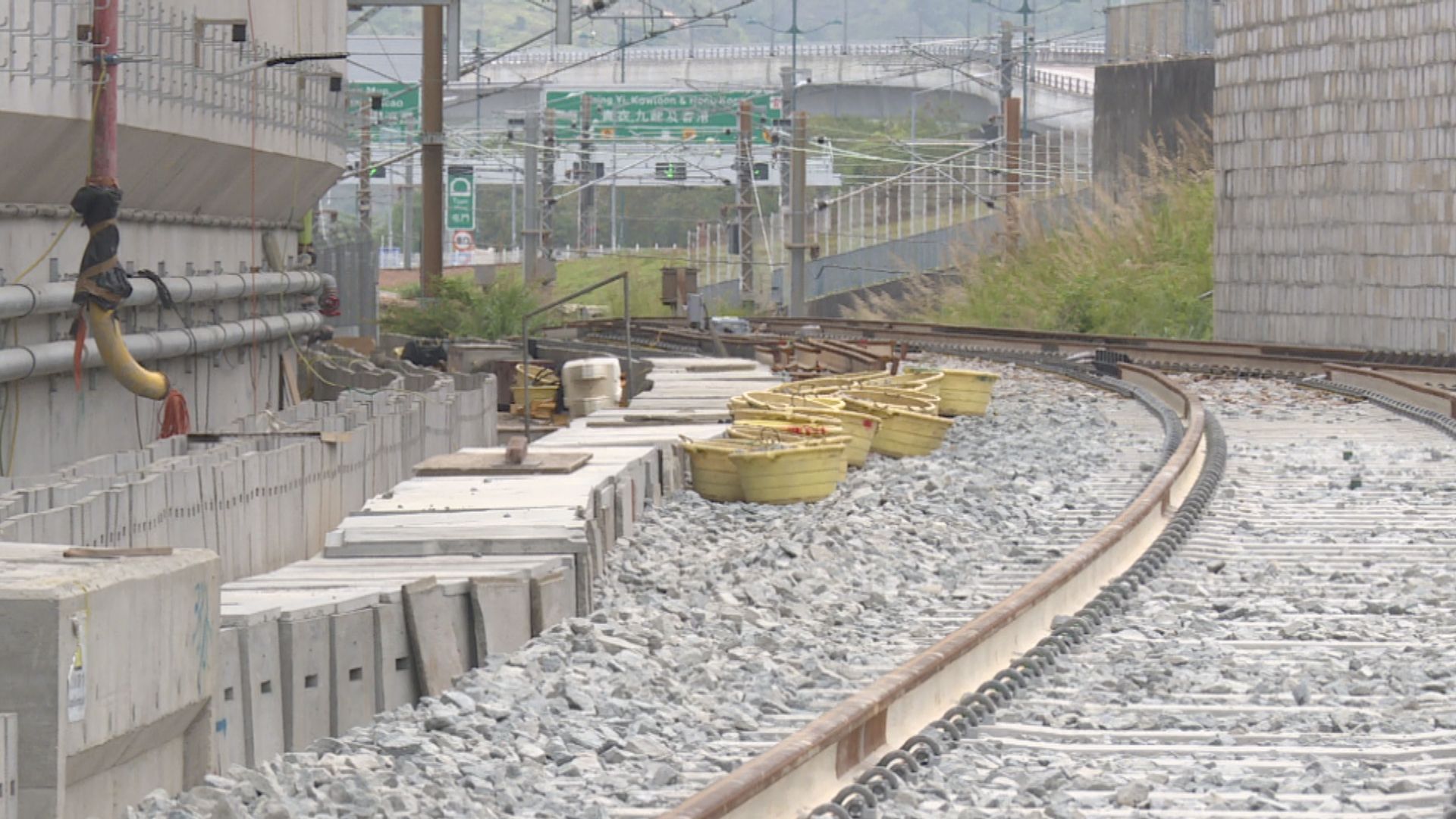 東涌東站承建商疑用內地磚代替德國磚　港鐵責成總承辦商跟進並按時完工