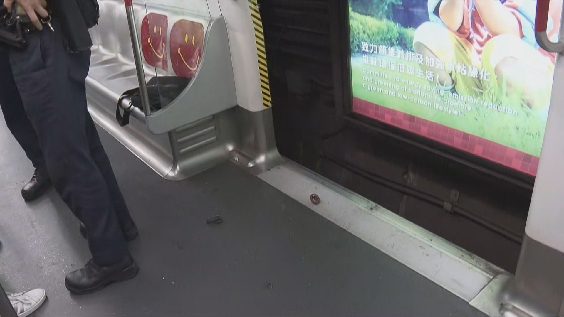 港鐵銅鑼灣站列車車門飛脫　列車服務一度受阻逾兩小時