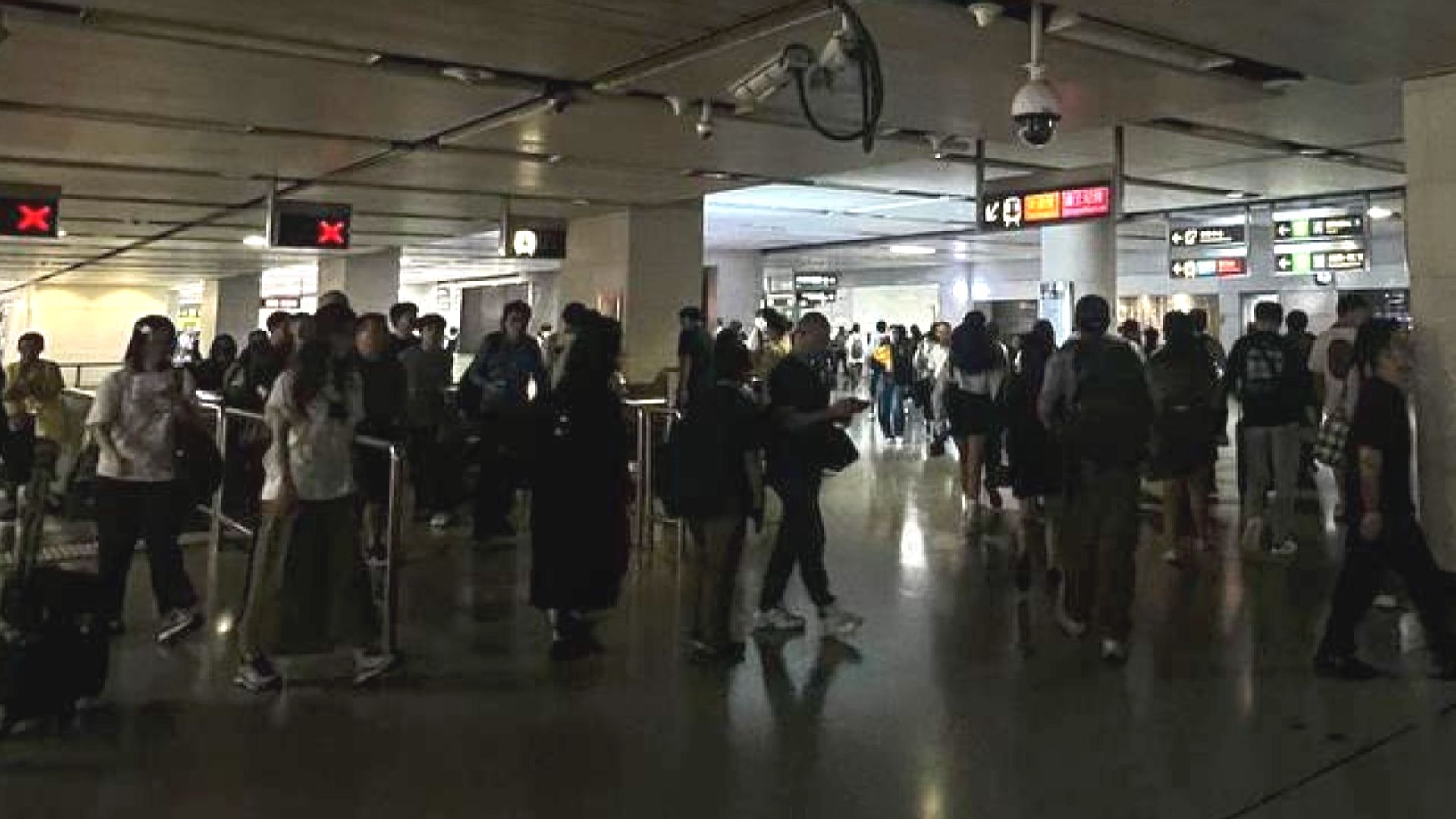 香港站周五晚部分照明停電數分鐘　張欣宇：中電電壓驟降影響