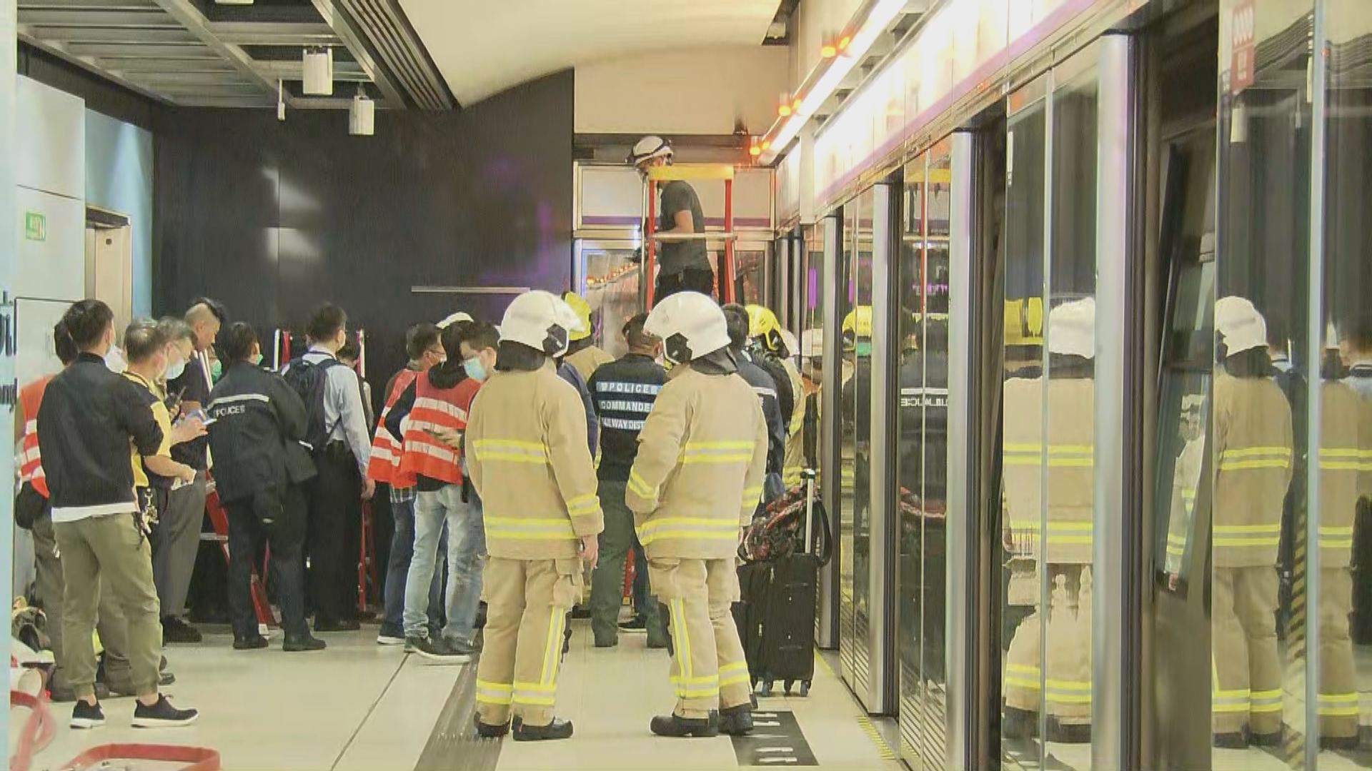 坑口站月台幕門故障　約150名乘客自行疏散