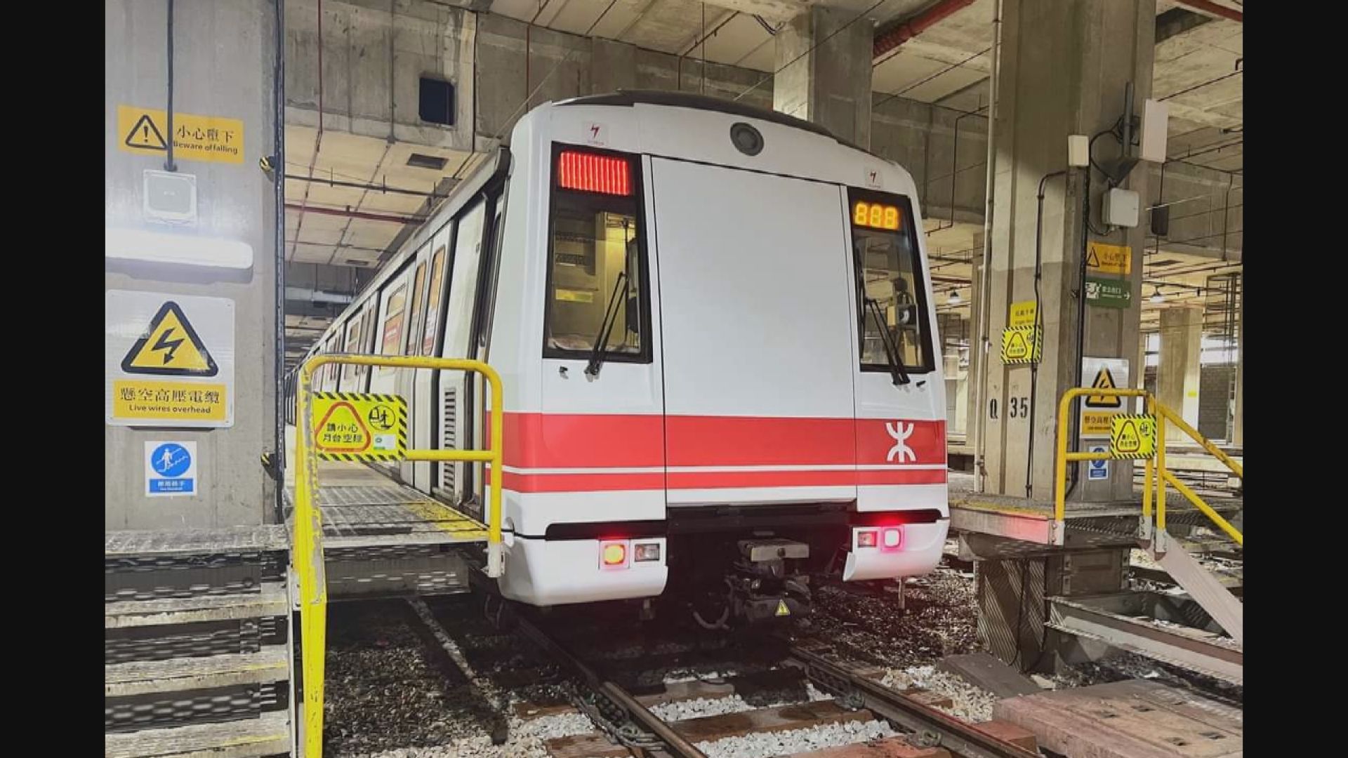 港鐵復刻「白頭」列車　車廂重裝波波扶手