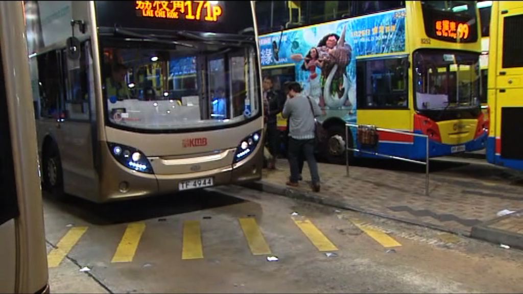 南港島綫通車　巴士乘客明顯減少