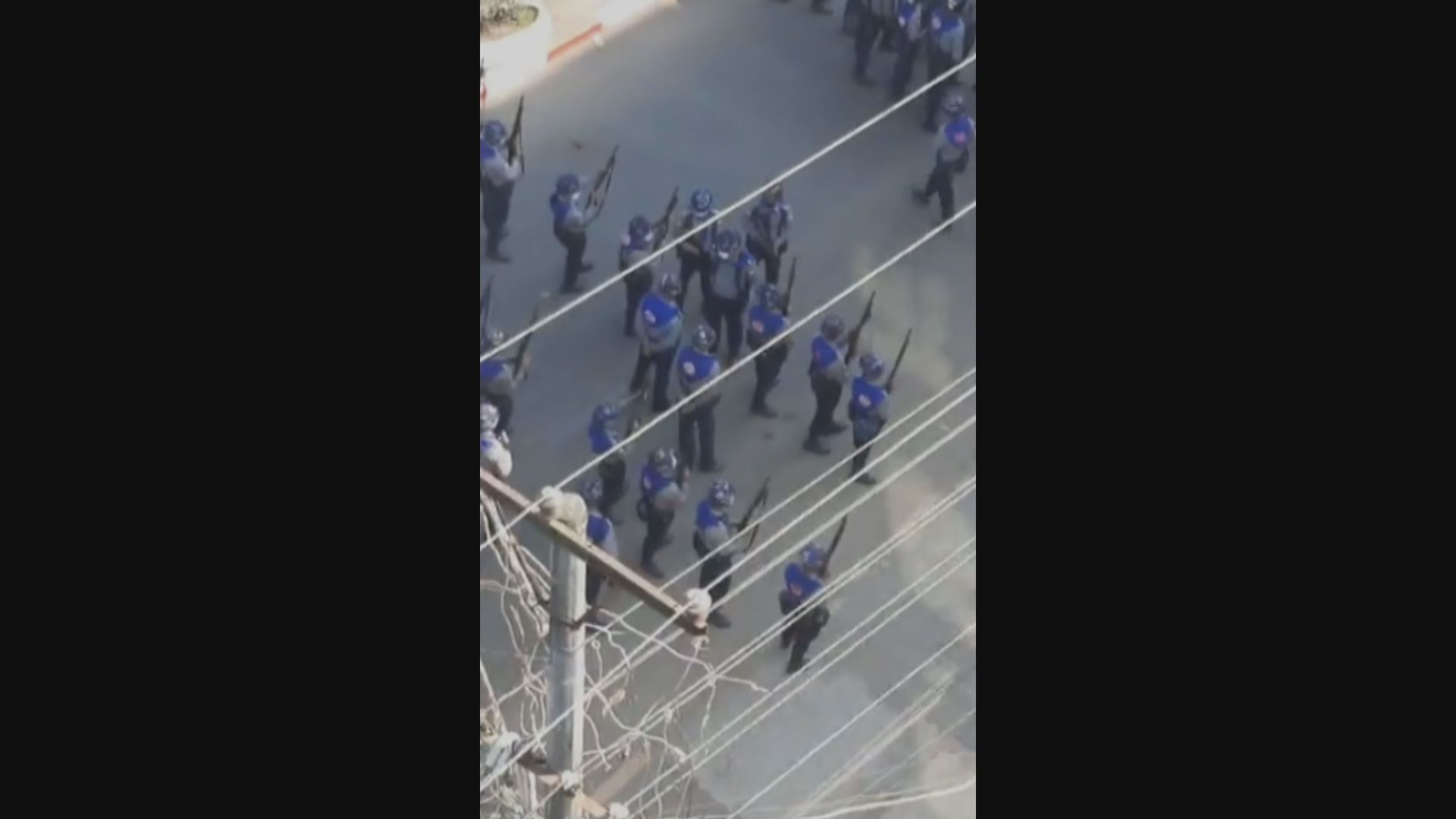 緬甸首都警察再射水炮驅散示威者
