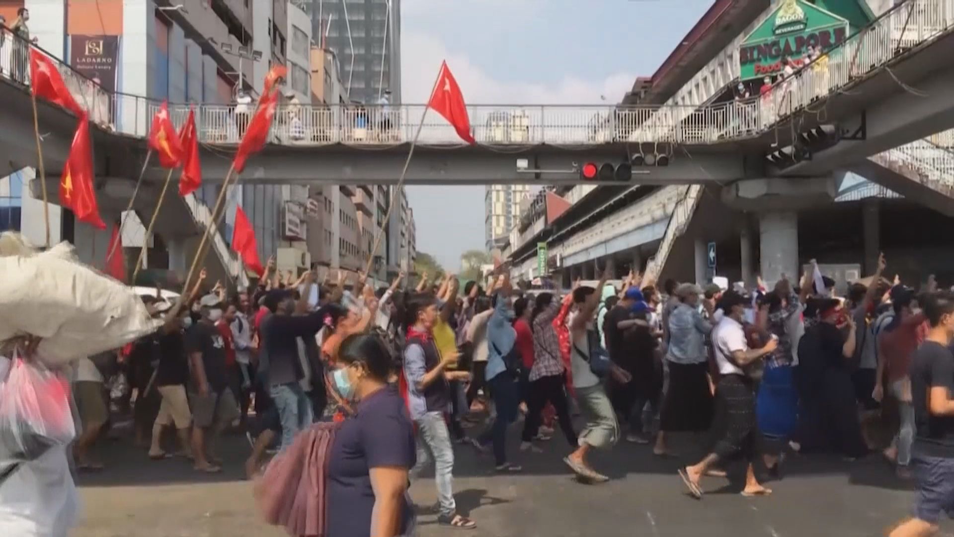 內地央視：緬甸警方發射橡膠子彈驅散示威者