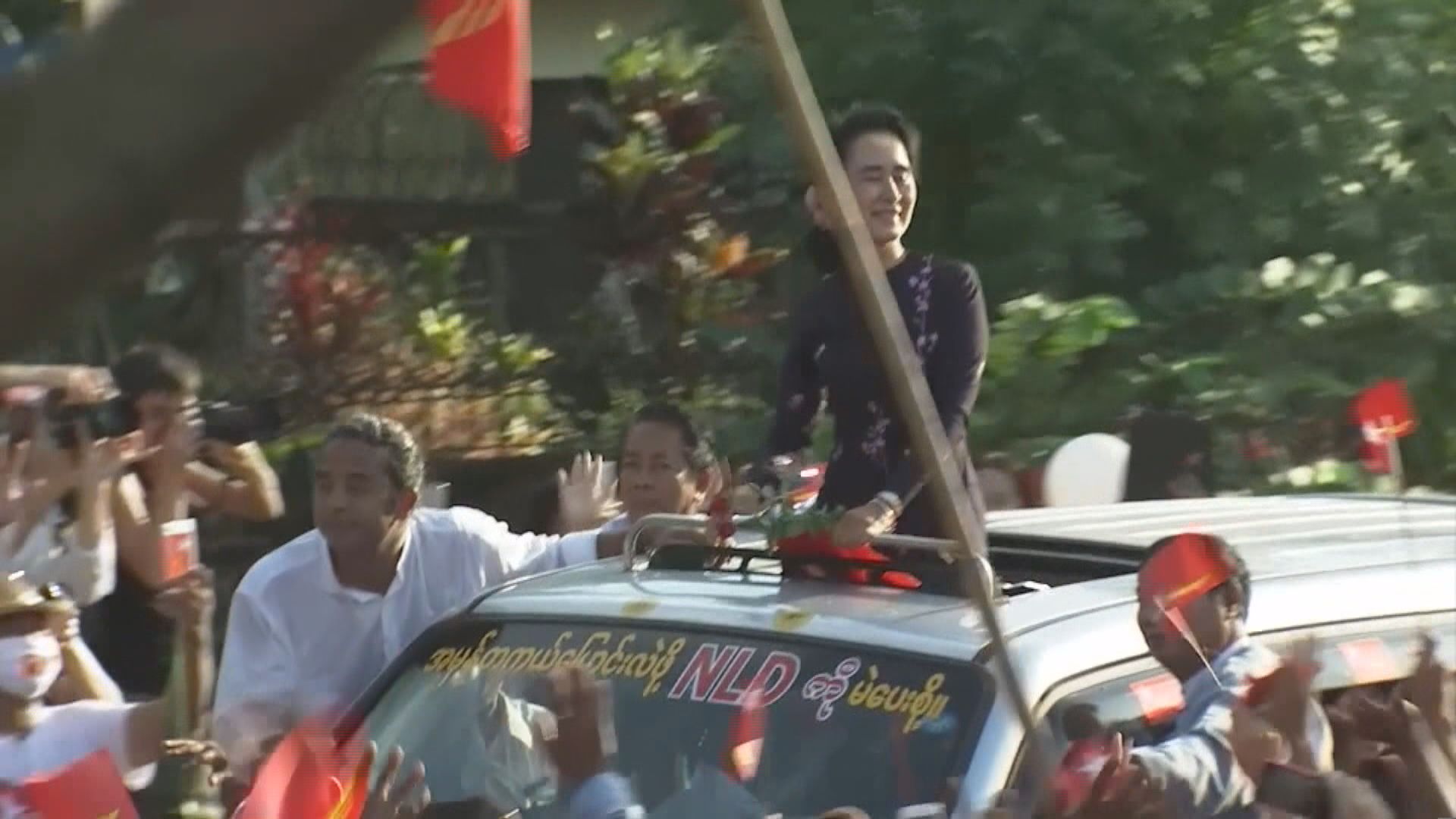 緬甸曼德勒有數百人舉行反政府示威