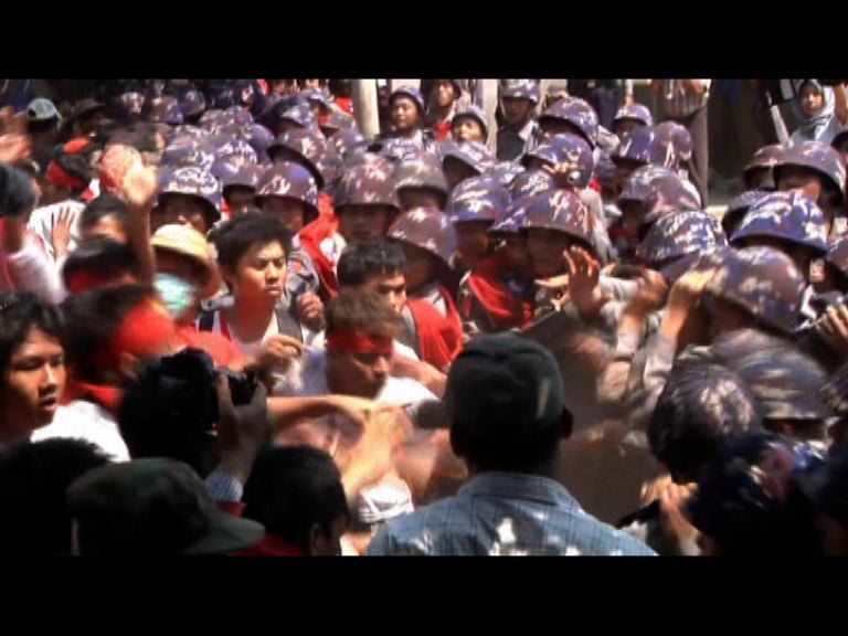 
緬甸警方武力驅散學生示威