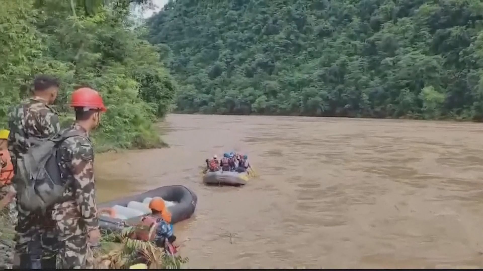 尼泊爾多處山泥傾瀉至少17人死亡 數十人失蹤