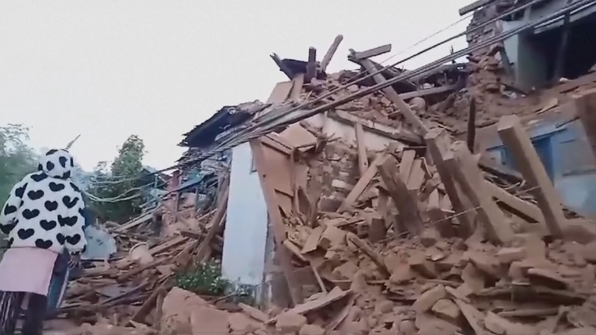 尼泊爾6.4級地震增至逾140人死亡、逾百人受傷
