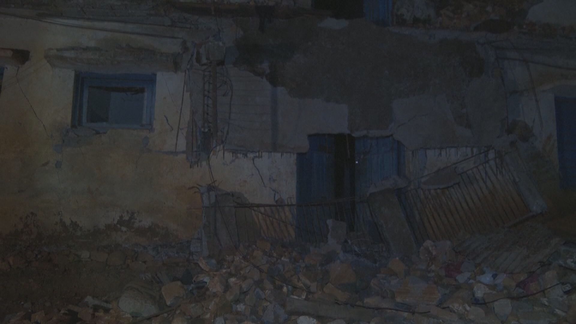 尼泊爾地震死亡人數增至157人 習近平向尼泊爾總統致慰問電