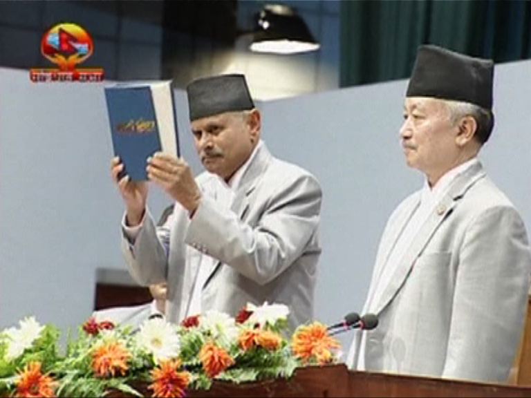 尼泊爾民眾通宵慶祝頒布新憲法