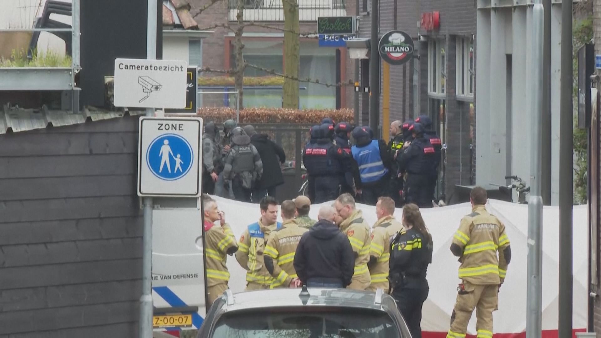 荷蘭東部一男子持械闖酒吧挾持多人 警方︰不涉恐襲