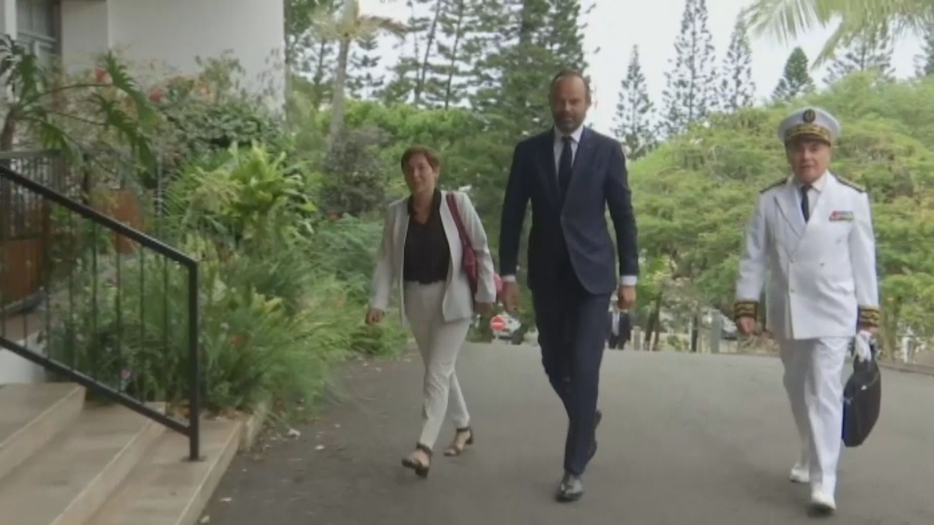 法國總理抵達新喀里多尼亞開會