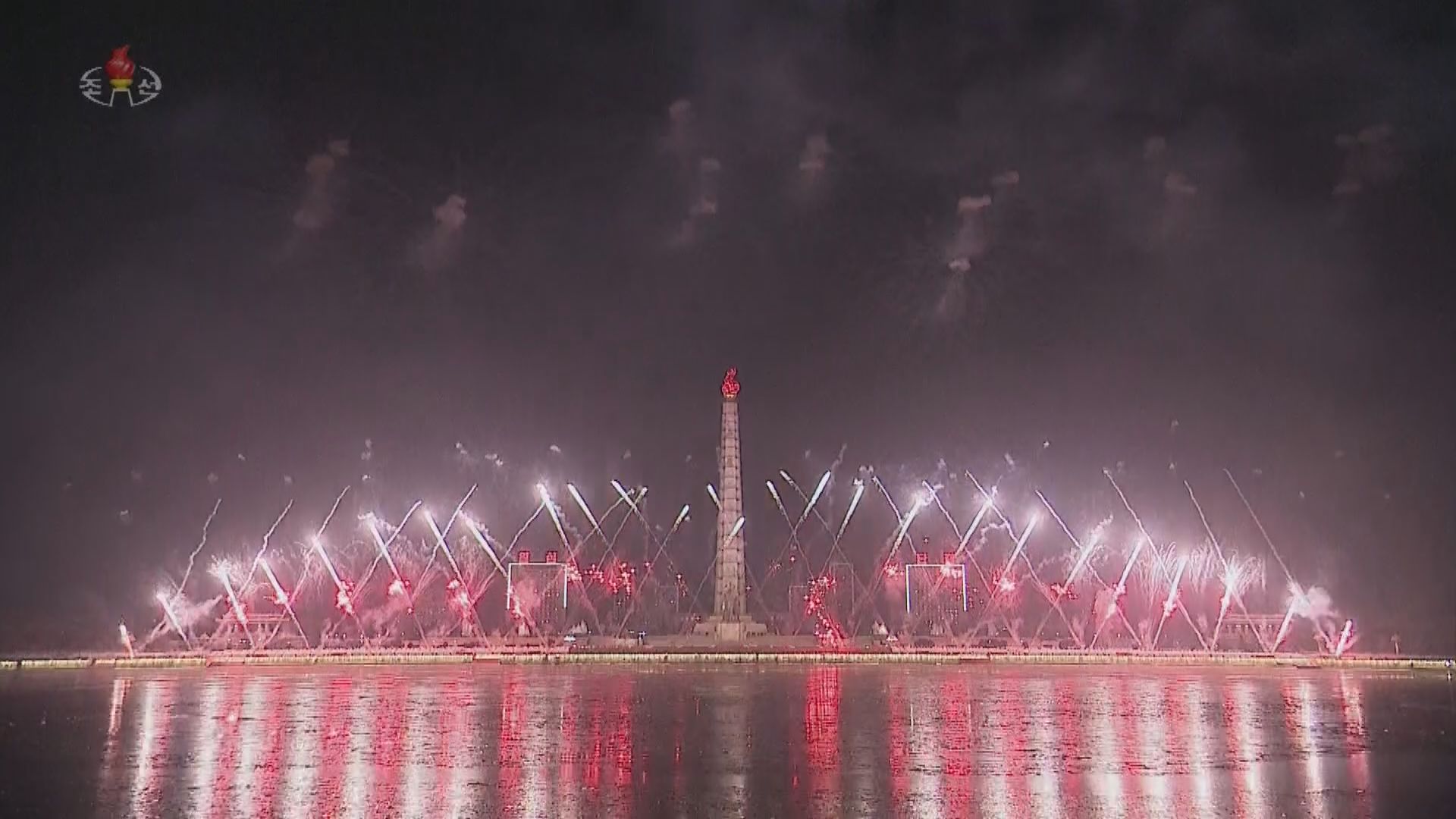 北韓平壤官方放煙花迎新年