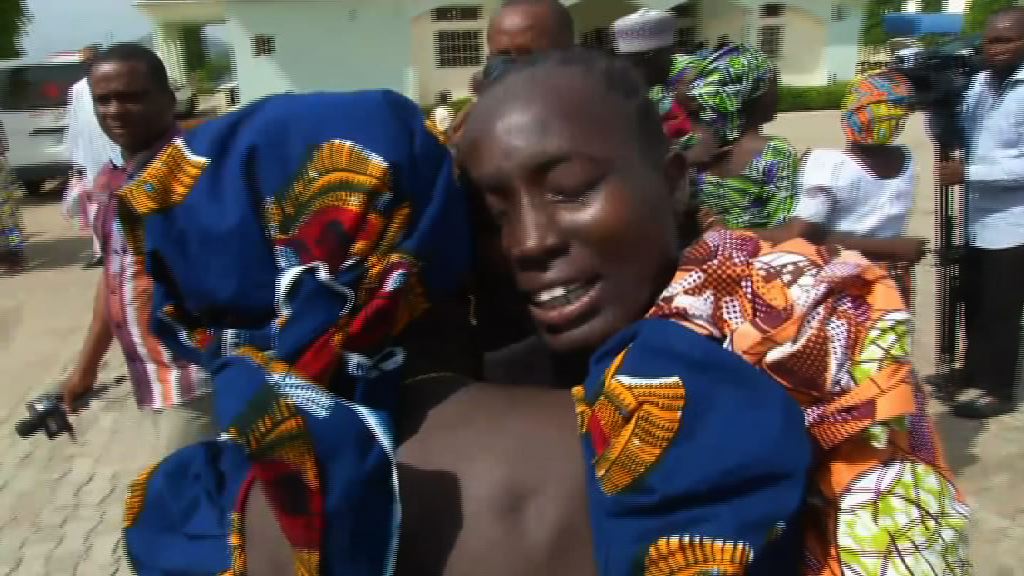尼日利亞被綁架女生獲釋與家人團聚