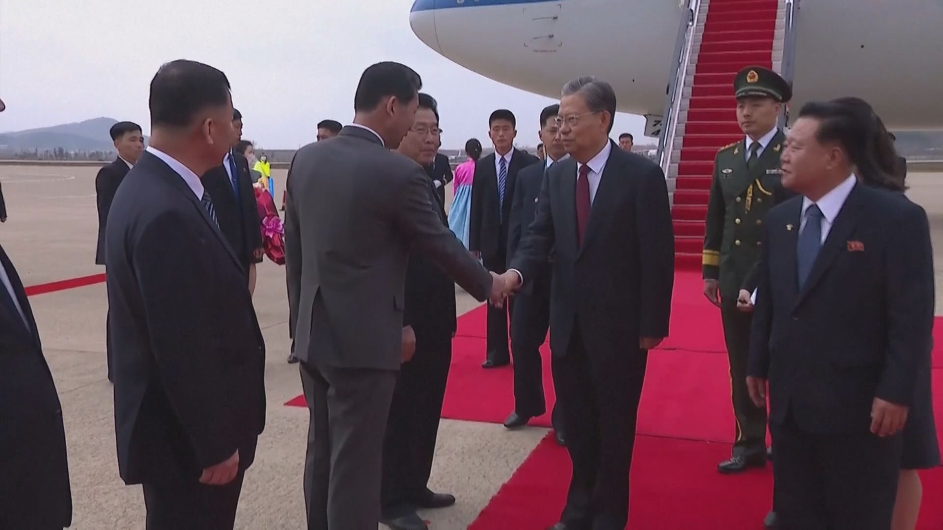 趙樂際抵北韓訪問三天 與崔龍海舉行會談