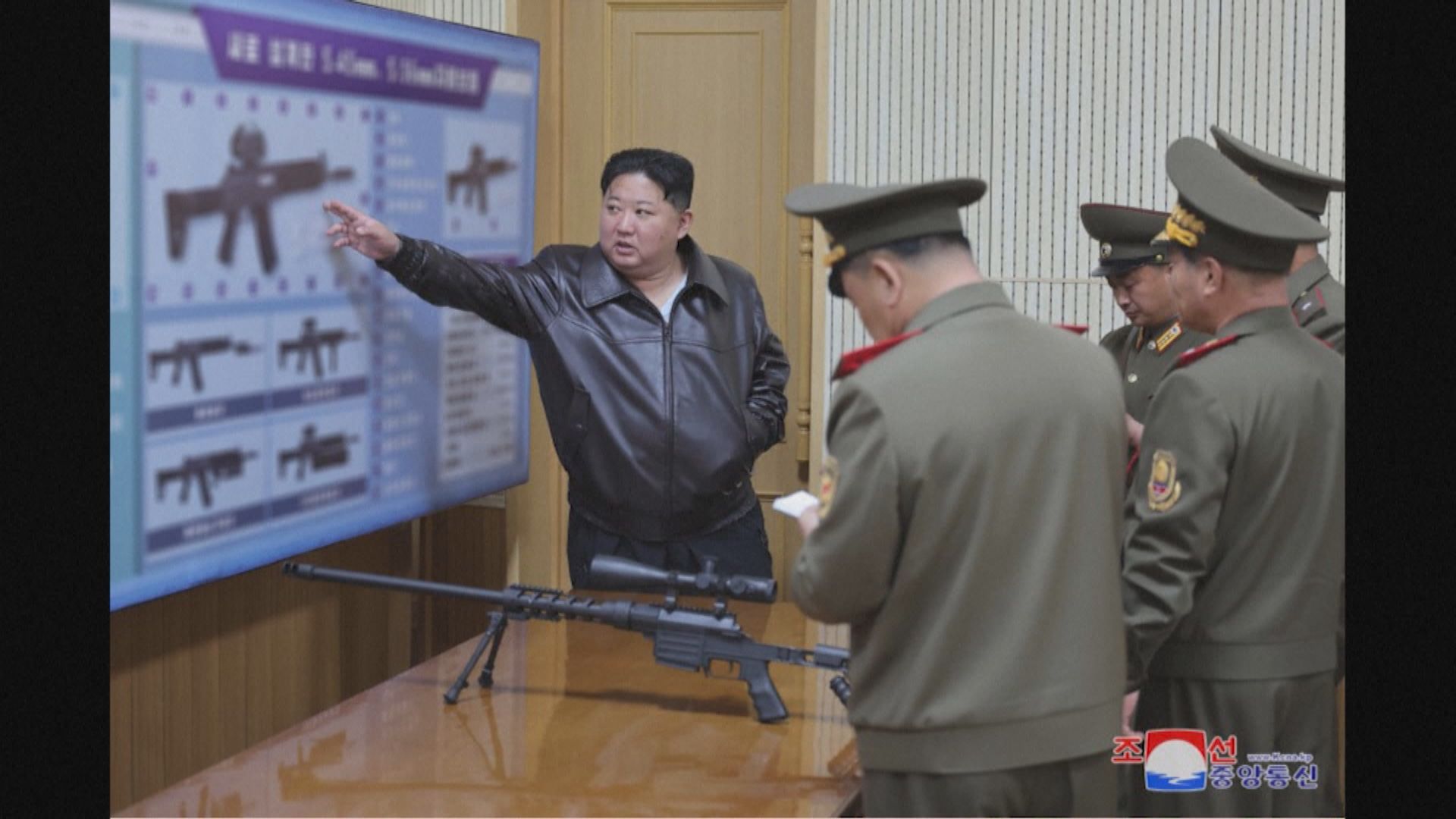 北韓領袖金正恩視察軍工企業 指示擴大生產增強炮兵戰力