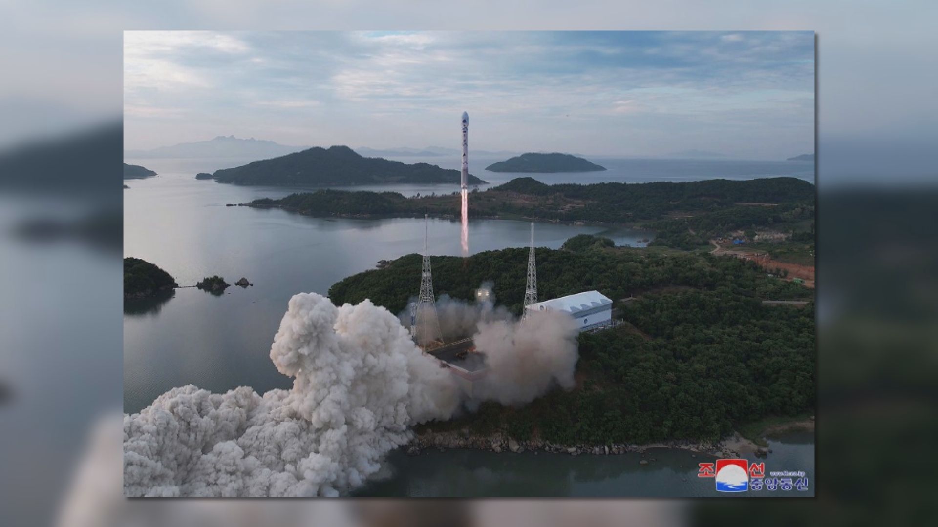 北韓發表軍事偵察衛星發射相片 金與正預告不日將衛星送入正確軌道