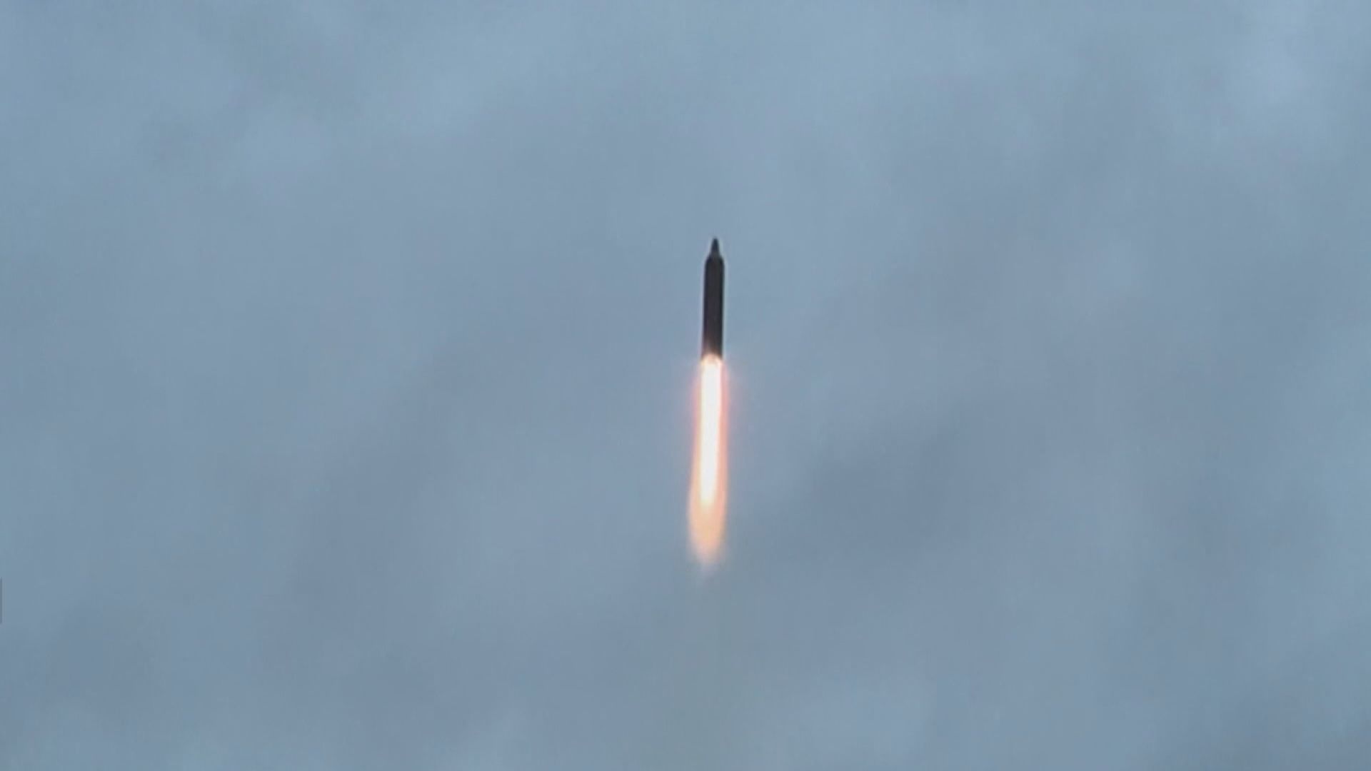 北韓發射兩枚飛行物 疑是短程彈道導彈
