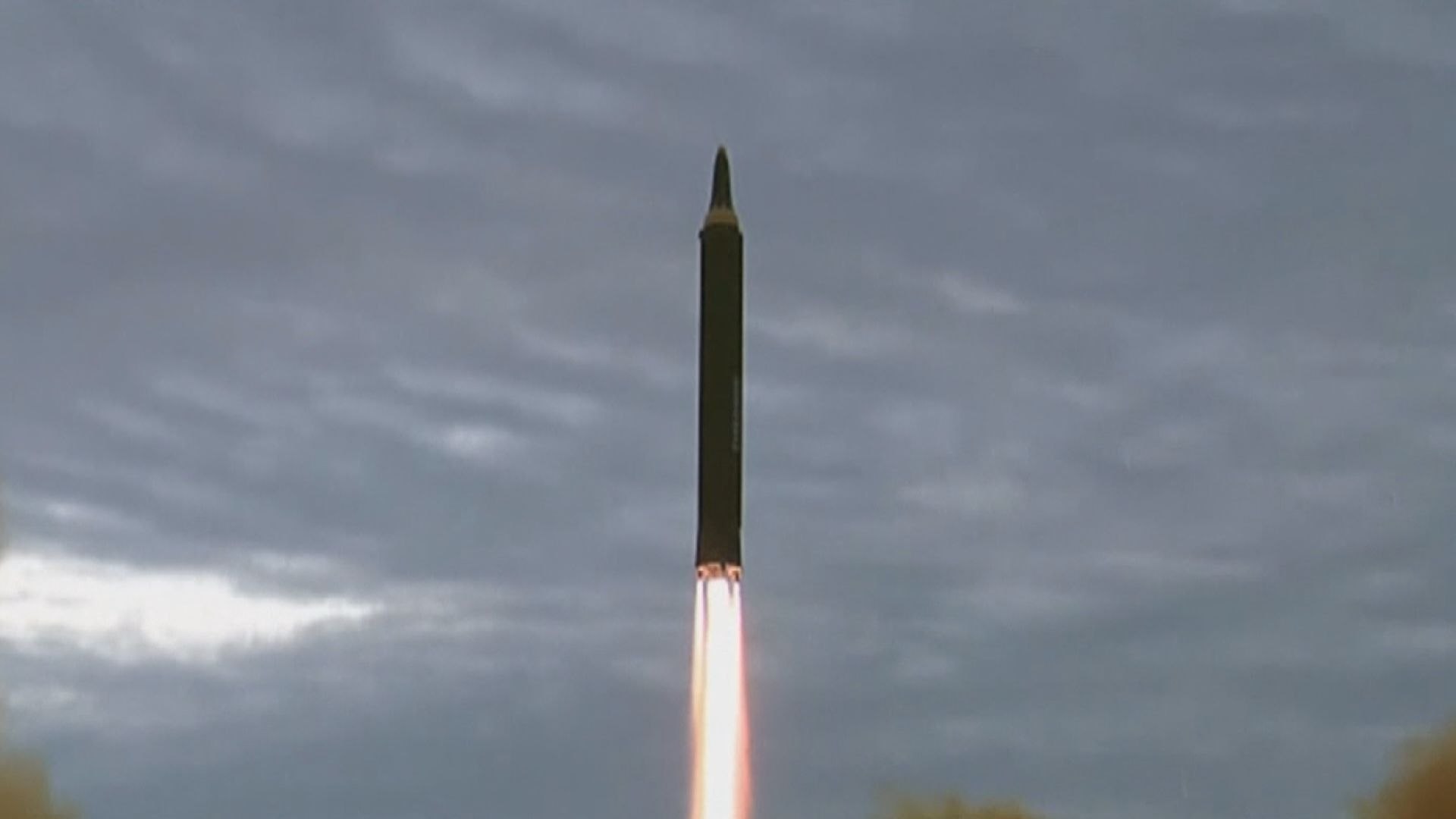 北韓發射兩枚不明飛行物