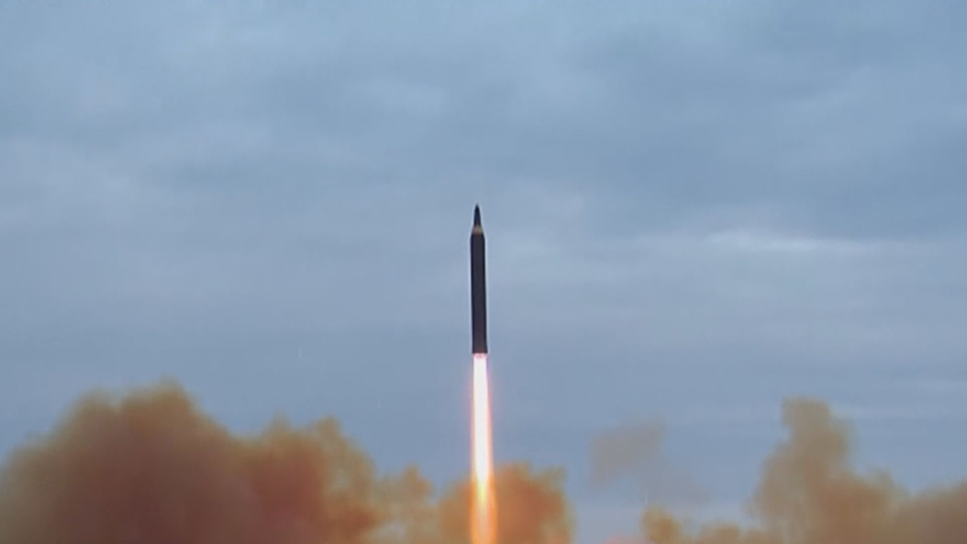 北韓再發試兩支導彈　南韓同日成功試射潛射彈道導彈