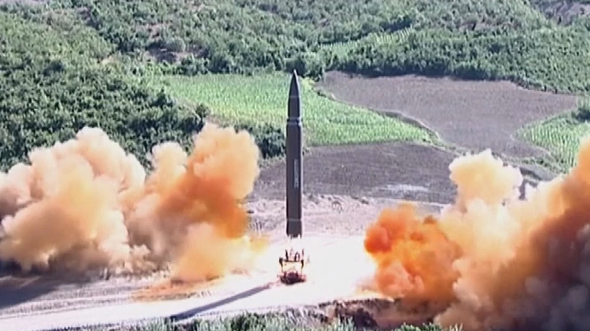 北韓由四個地點共發射八枚短程彈道導彈