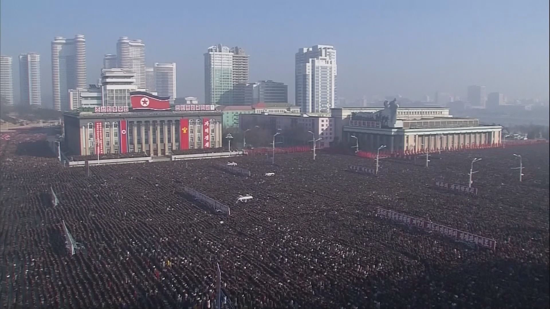 大批民眾在平壤遊行表達忠於領袖金正恩