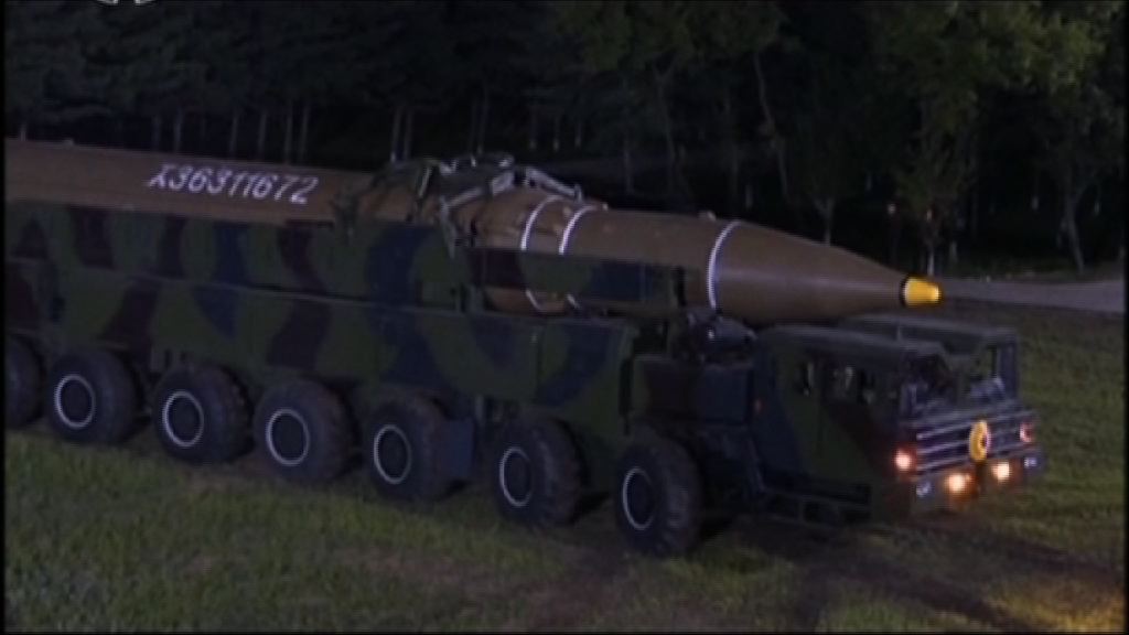北韓首次展示於發射車試射導彈