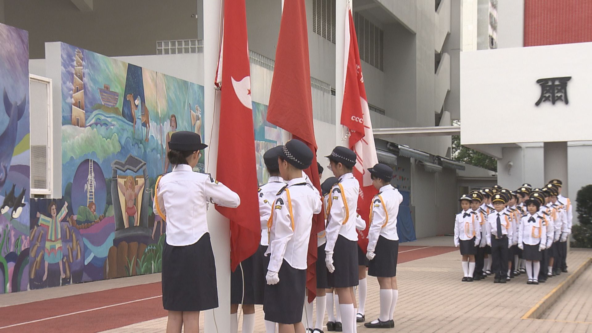 譚耀宗：修訂主要增加中小學國旗、國徽教育要求