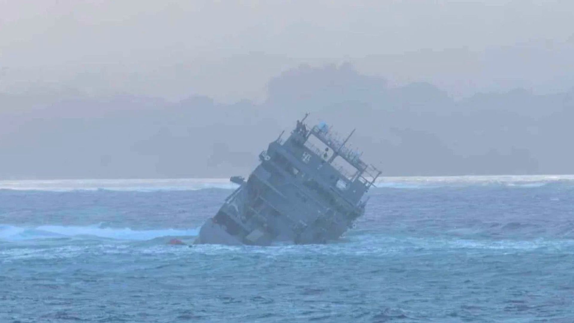 新西蘭軍艦薩摩亞附近海域擱淺沉沒　船上所有人安全疏散