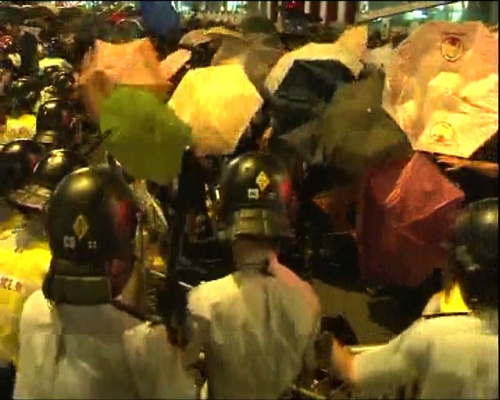 
示威者與警方旺角再爆衝突
