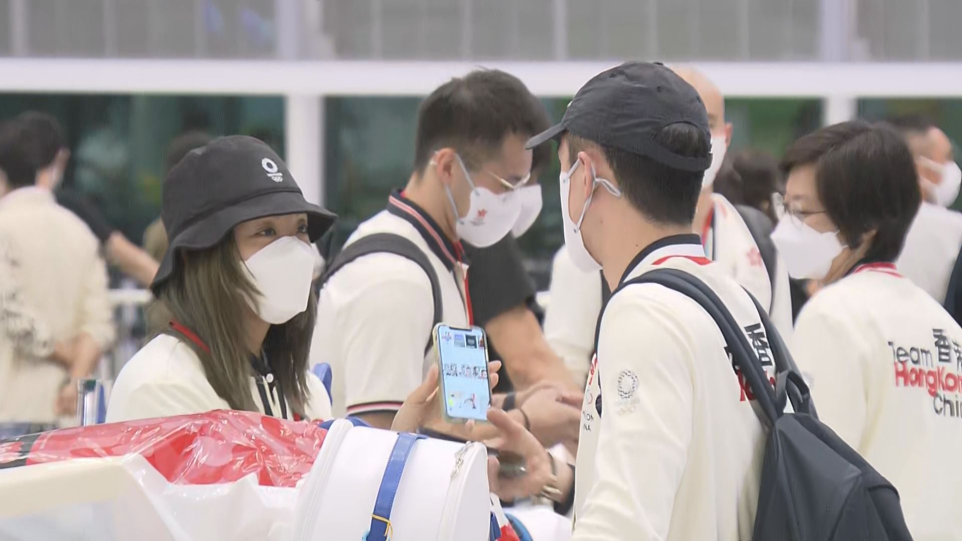 香港奧運羽毛球代表隊返抵香港　伍家朗：心情好