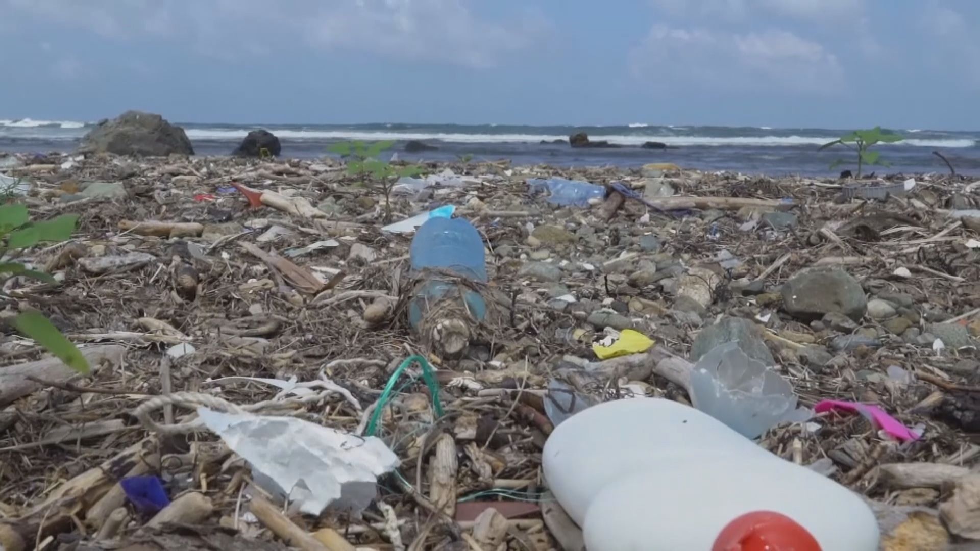 環保團體在太平洋撈獲約40噸垃圾