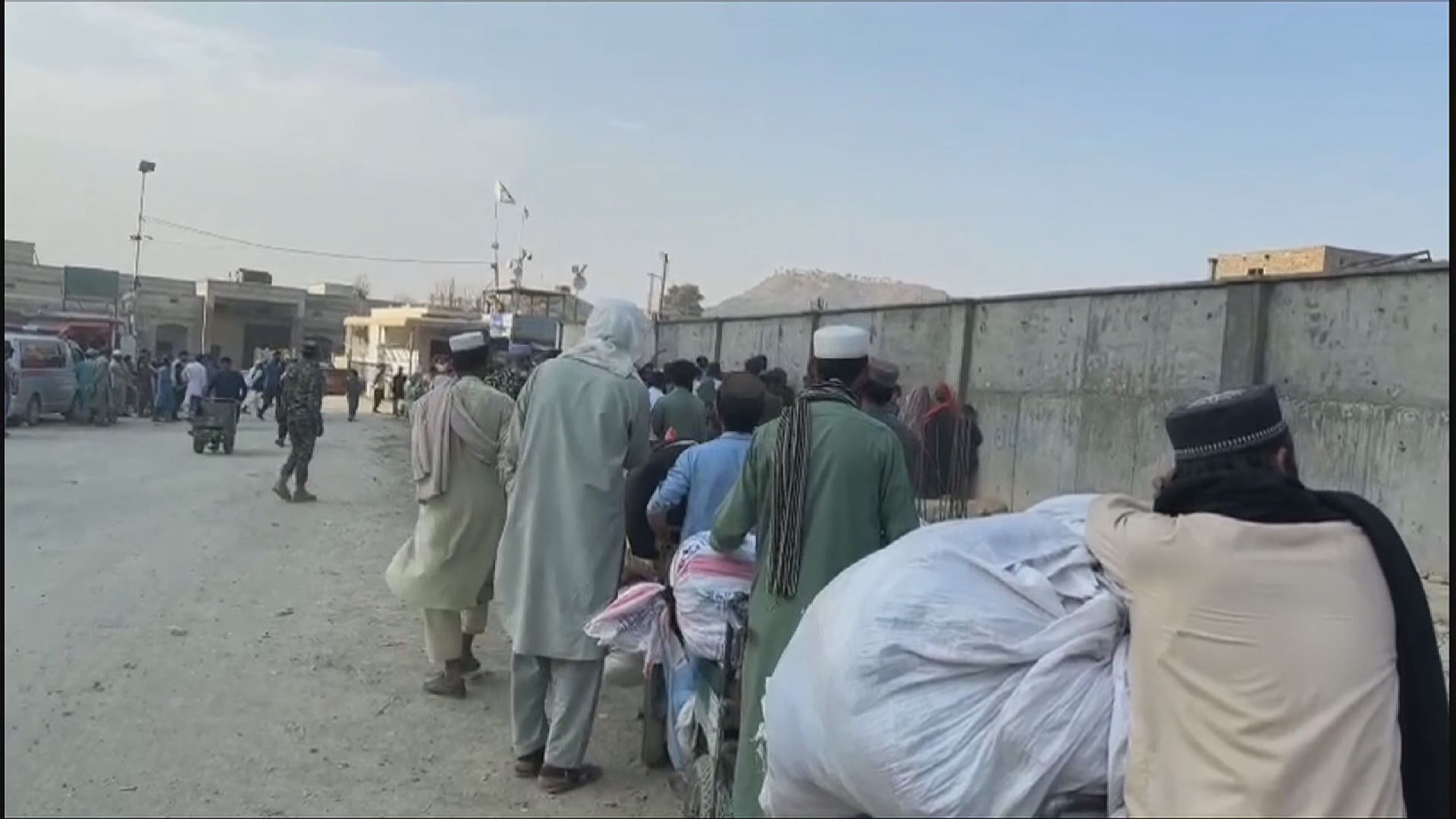 巴基斯坦下令非法居留的阿富汗人11月1日前離境 當局開展搜捕及遣返行動