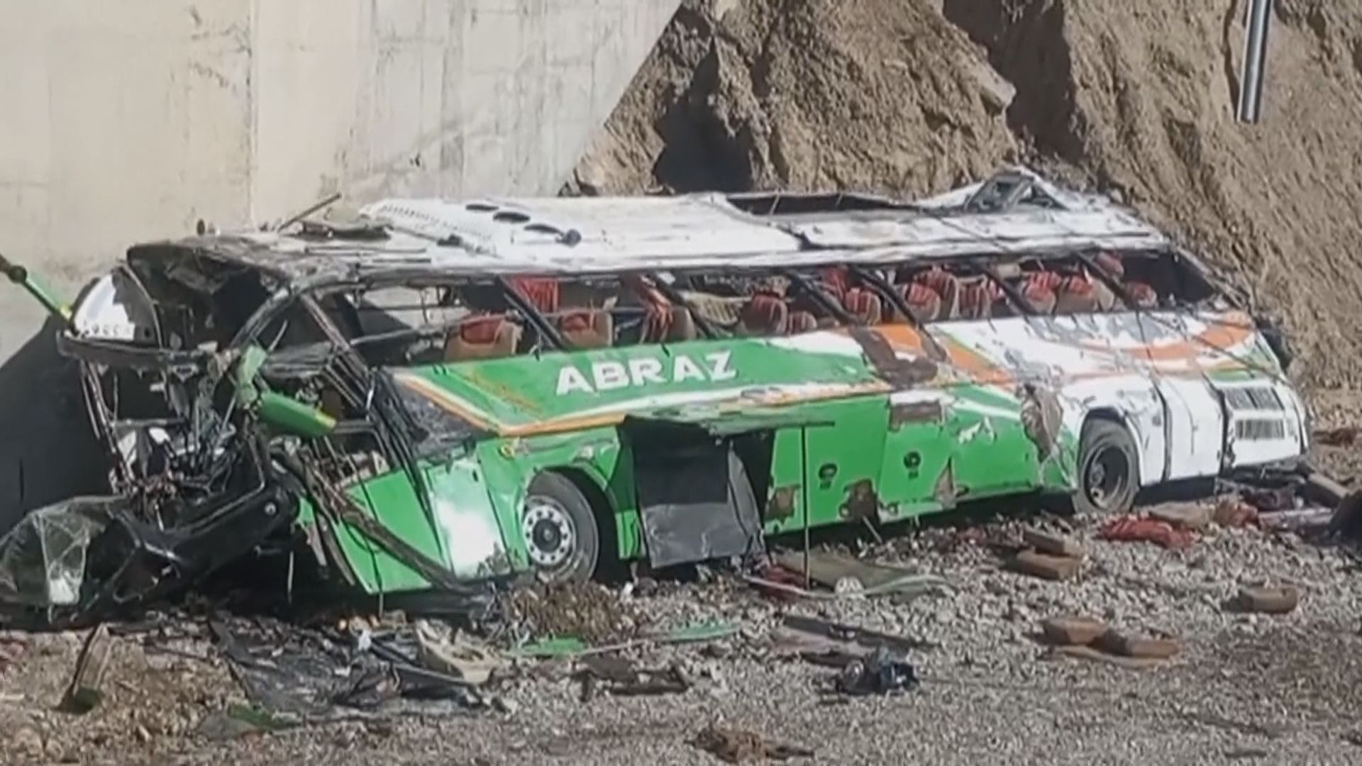巴基斯坦巴士失控墜入山溝 至少28人死亡