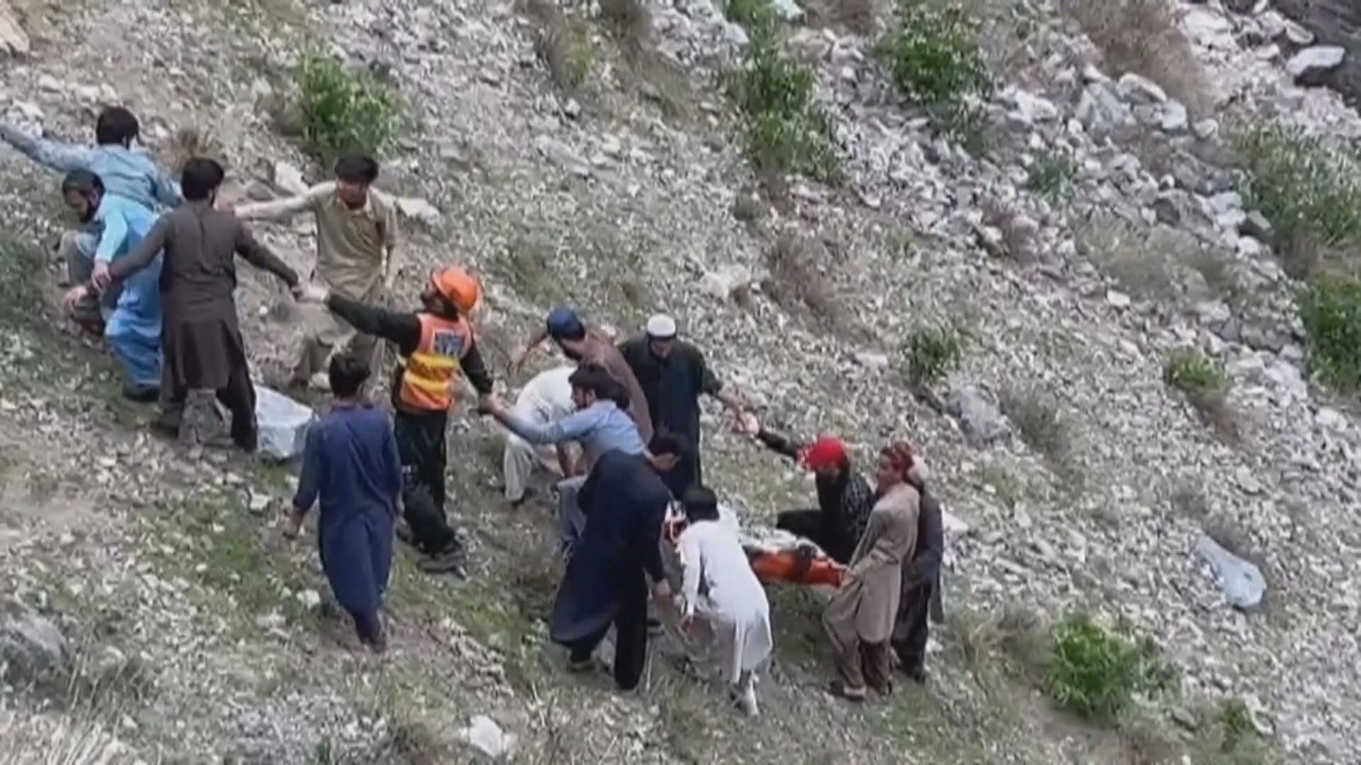 五名在巴基斯坦遇襲喪生中國公民遺體移送回國
