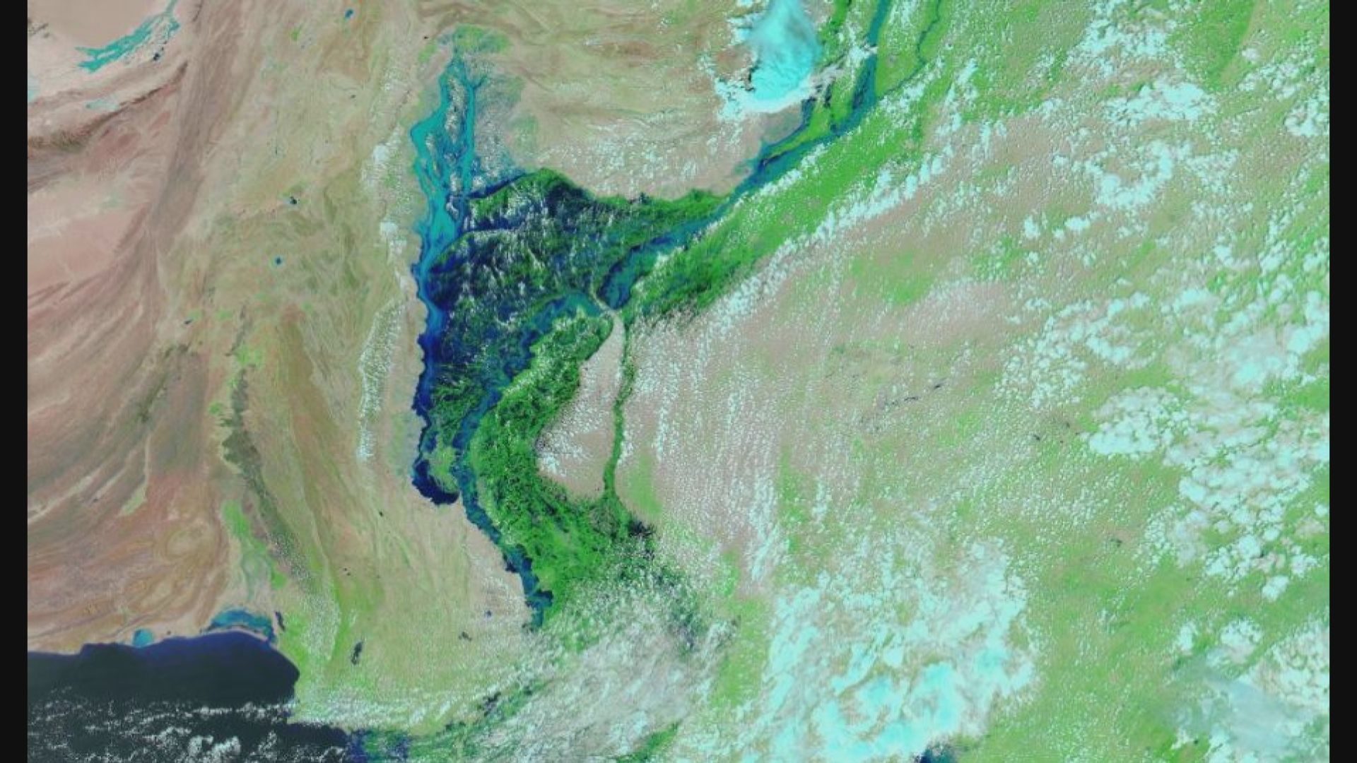 巴基斯坦水災後　內陸地區形成闊約100公里湖泊