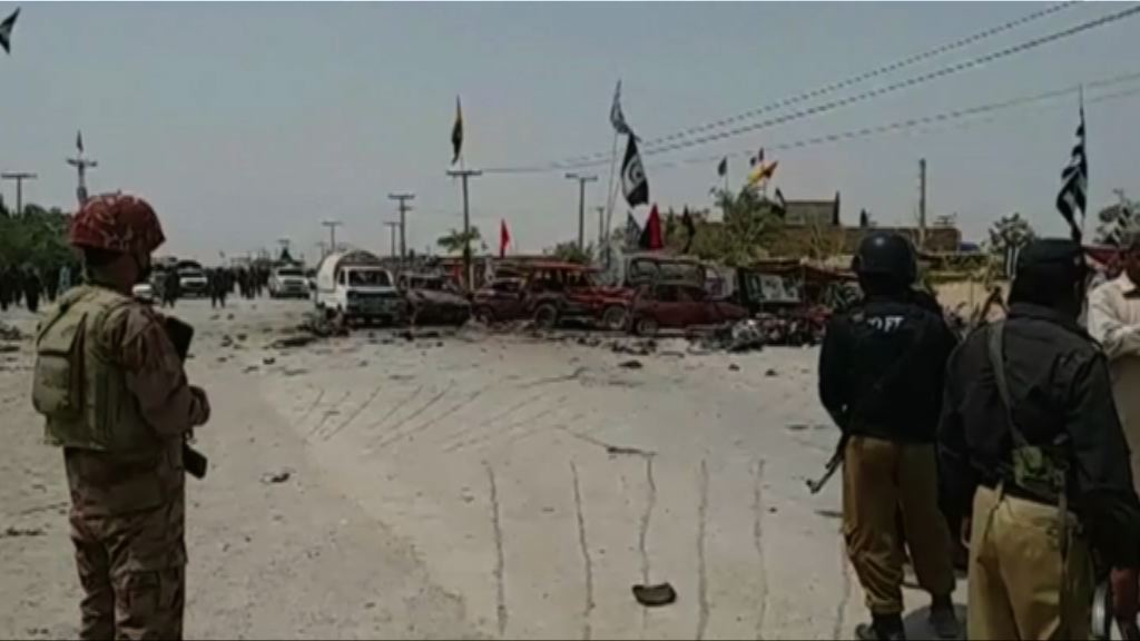 巴基斯坦有票站外自殺式襲擊逾30死