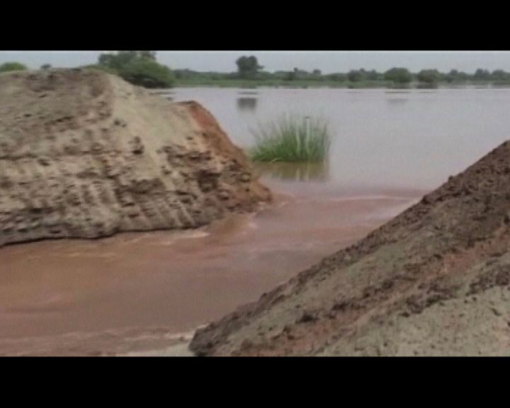 
印巴兩地水災持續近500死