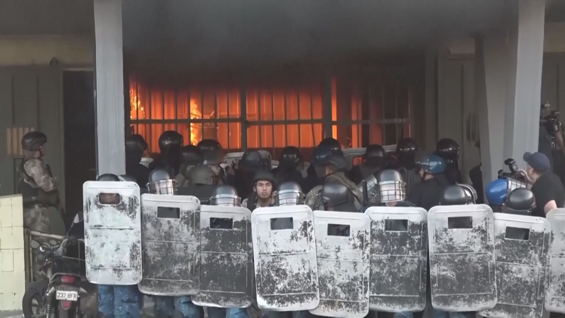 巴拉圭監獄爆發騷亂 獄警等50人淪為人質