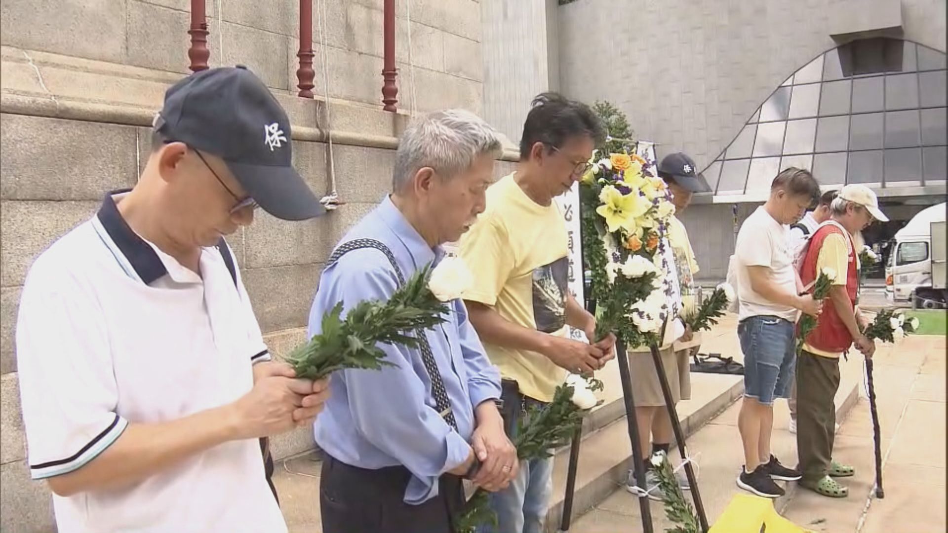 日軍投降78周年 有團體到和平紀念碑獻花悼念死難者