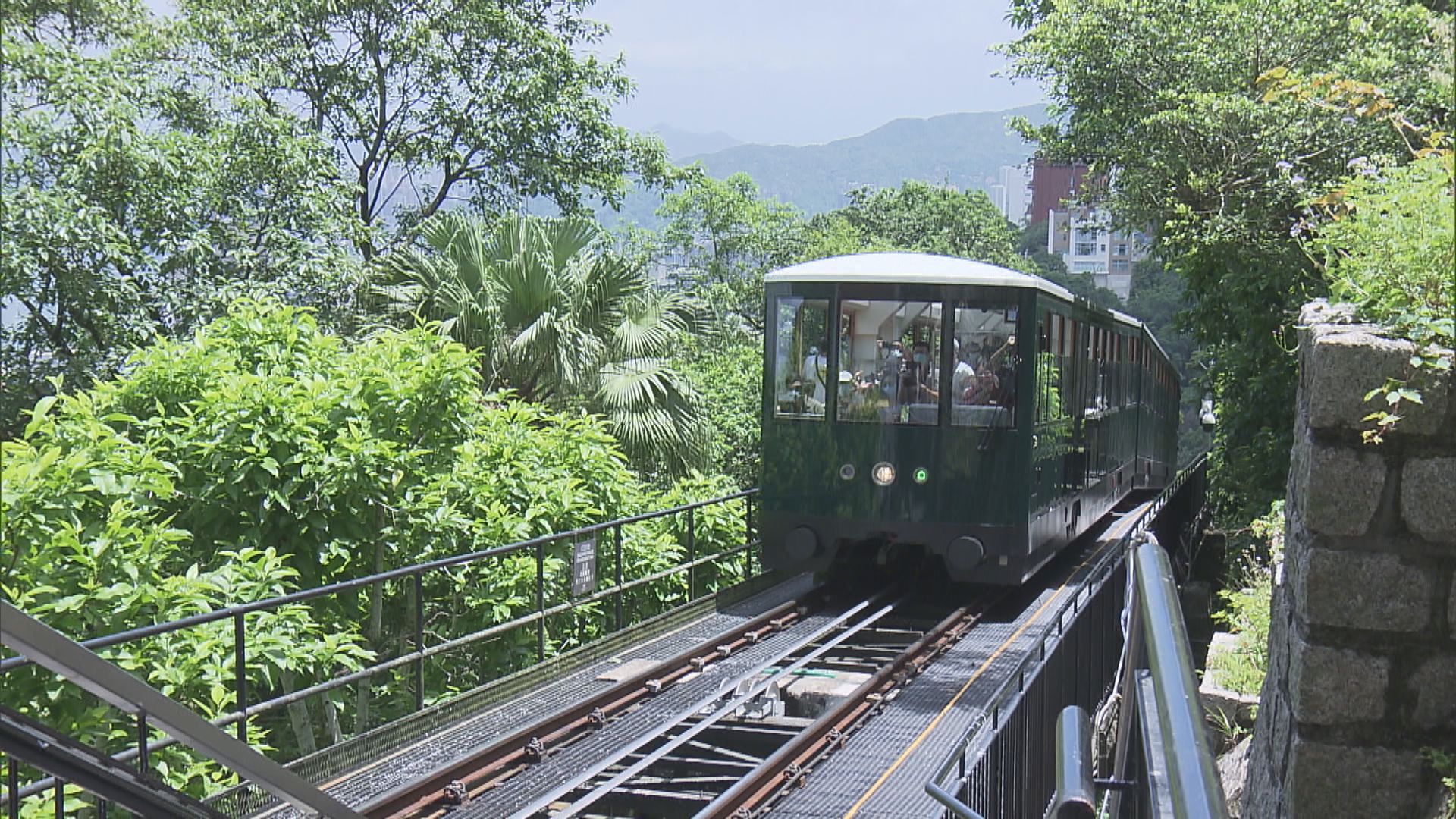 山頂纜車闊別逾年重投服務　吸引交通迷排隊乘搭