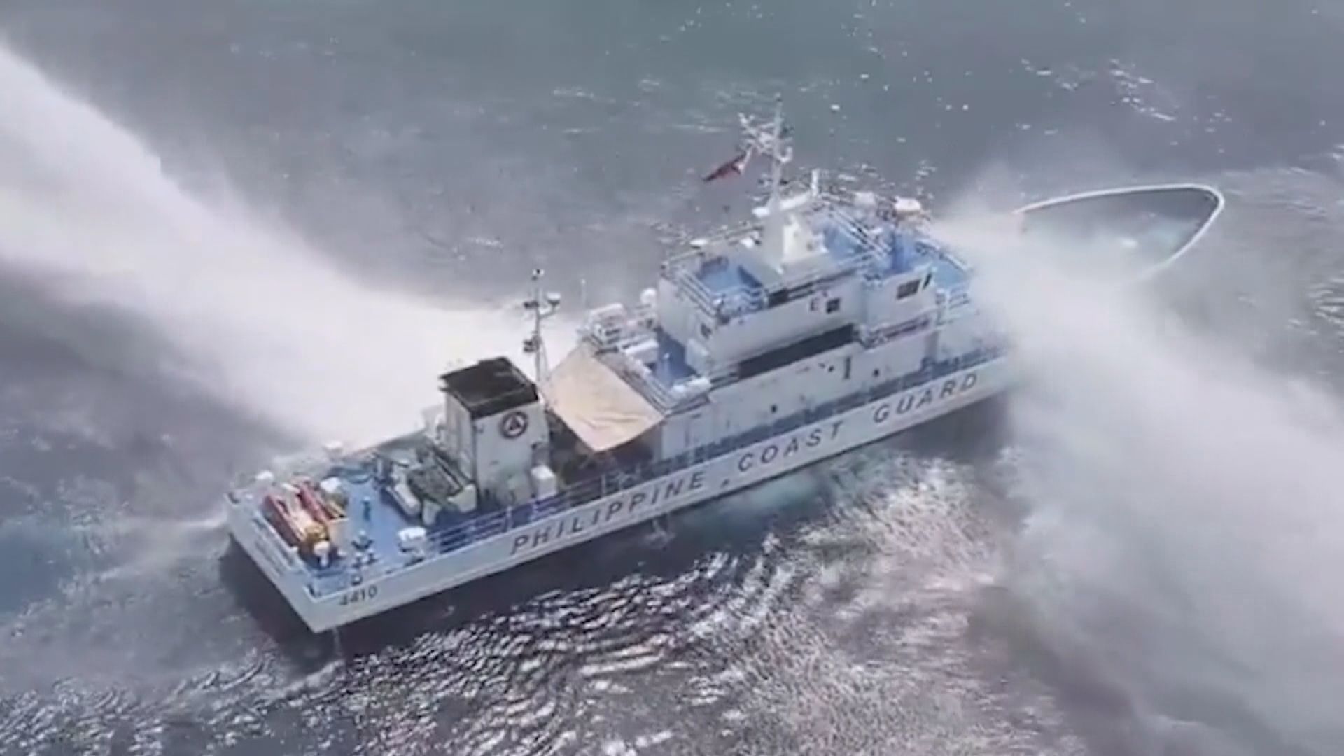 菲律賓船隻非法侵闖黃岩島 中方已提出嚴正交涉