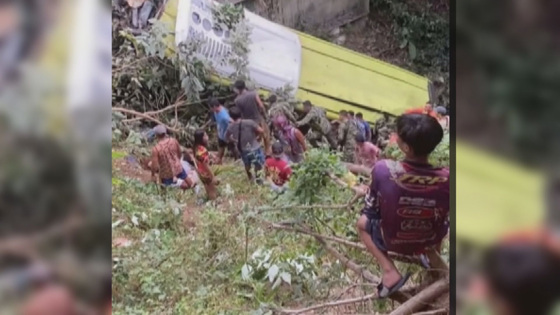 菲律賓中部巴士失事墜谷 至少28人喪生