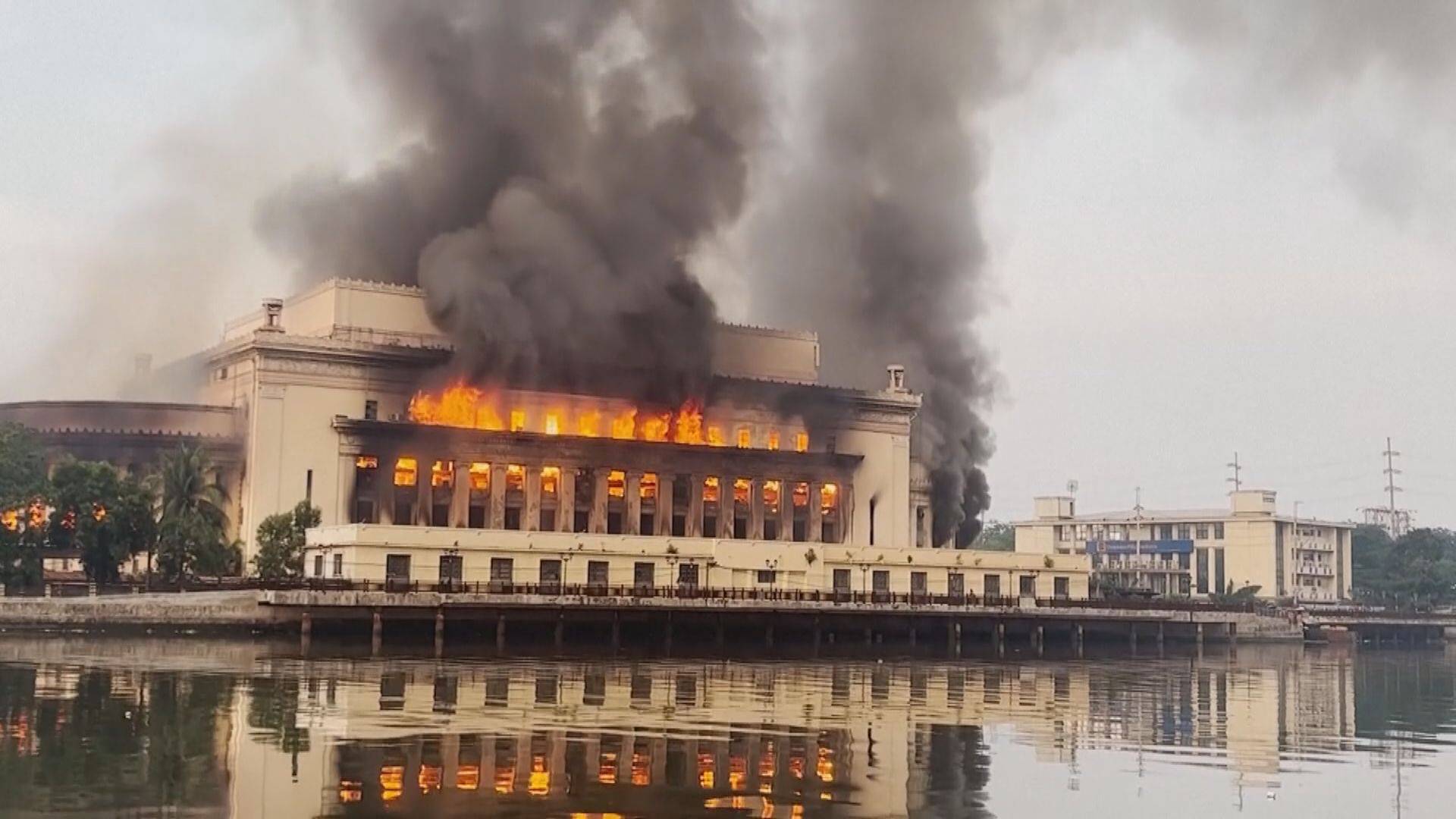 馬尼拉近百年歷史中央郵局大火撲熄